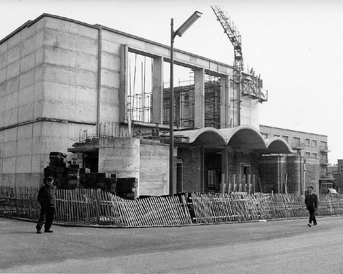 027 1956_09 Facade et grue
