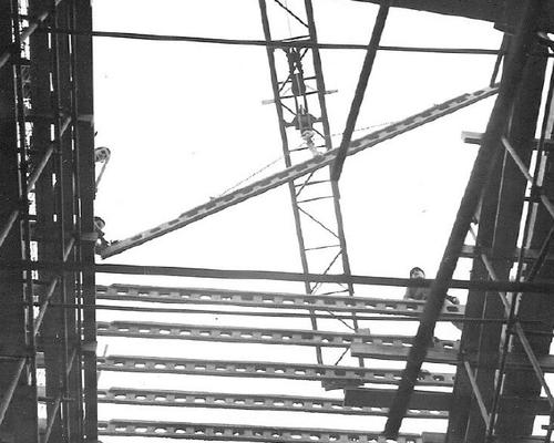 030 1956_12 tourne vers le ciel