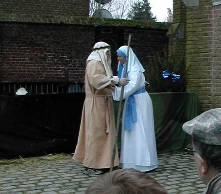 Joseph prend Marie comme épouse
081223 Crèche vivante à Caullery