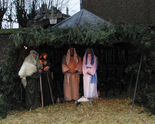 Bergers à la crèche
081223 Crèche vivante à Caullery