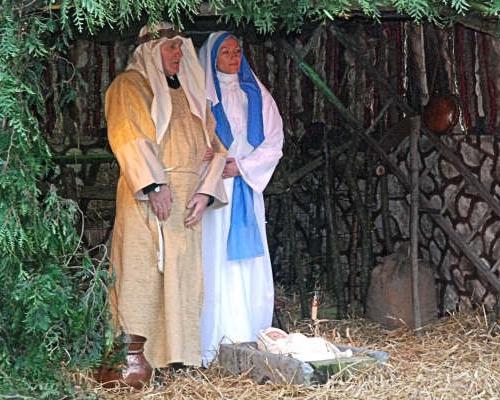 Marie Joseph et l'enfant Jésus
Creche vivante a CAULLERY le 23 12 08 (6)