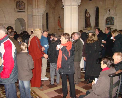 Dans l'église après  le jeu scénique
