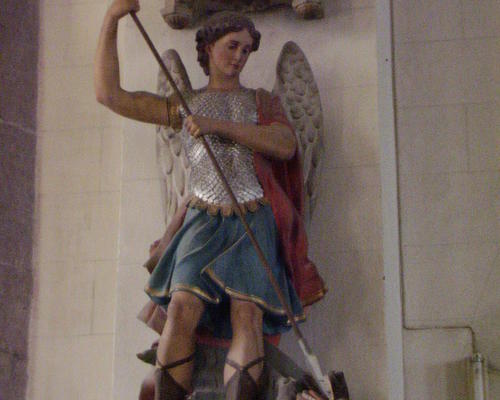 Statue de St Michel