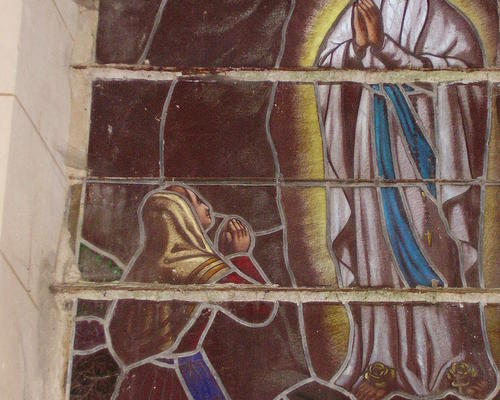 Vitrail de N.D de Lourdes