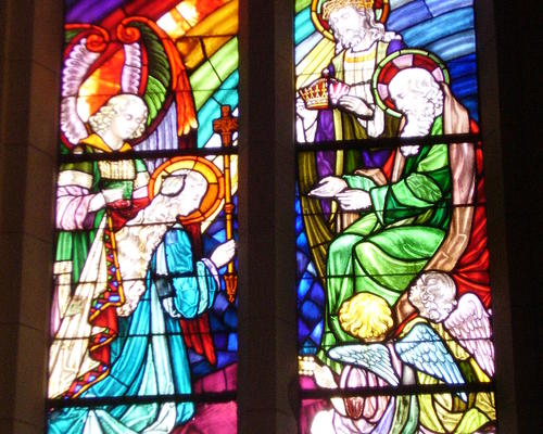 vitrail le couronnement de la Vierge