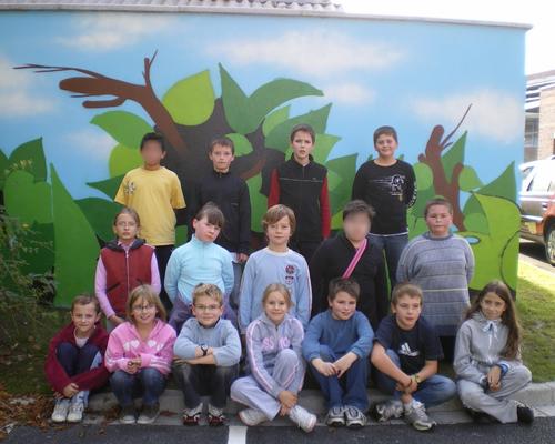 1er rang en haut:
* - Benjamin - Basile - Anthony
2ème rang:
Marie - Hélène - Faustin - * - Charles
rang en bas assis:
Gaël - Mathilde - Nicolas - Julie - Julien - Loïc  et Julie.