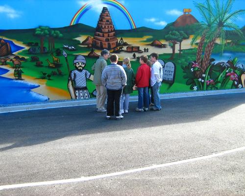 devant la fresque