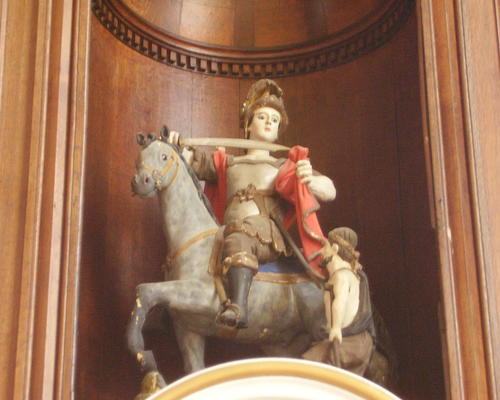 statue
