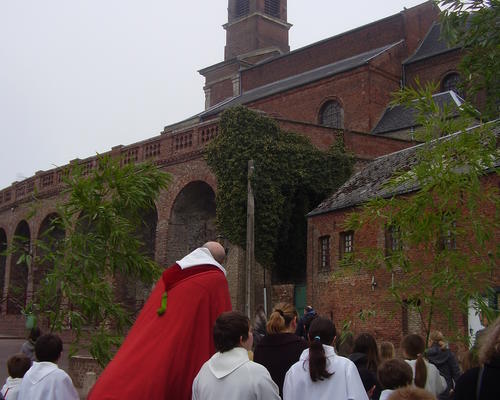 vers l'église