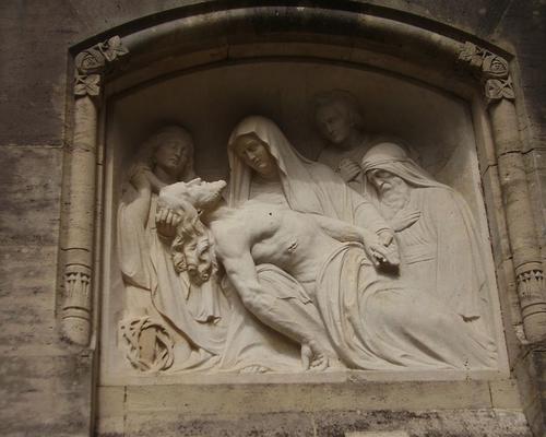 Jésus est mis au tombeau