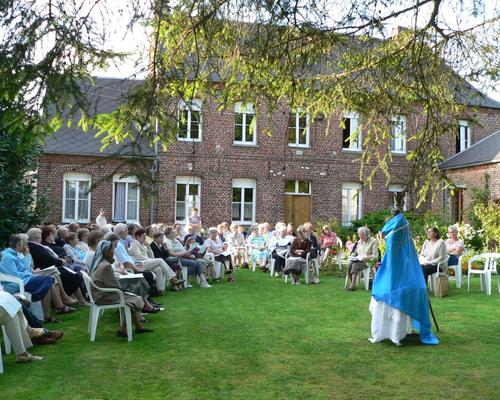 dans le jardin