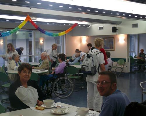 A peine arrivés, le petit déjeuner est servi aux malades
