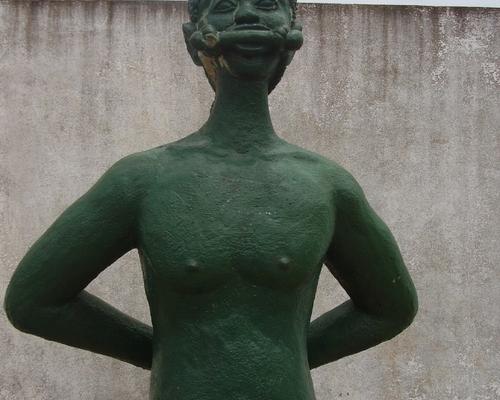 statue