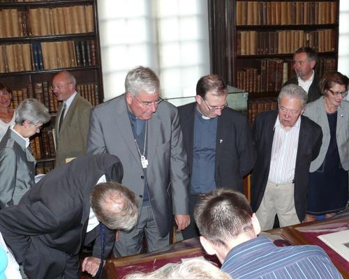 Monseigneur Garnier, M le Maire à la découverte de l'exposition