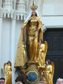 Veillée tour jeunes - devant la basilique Saint Co