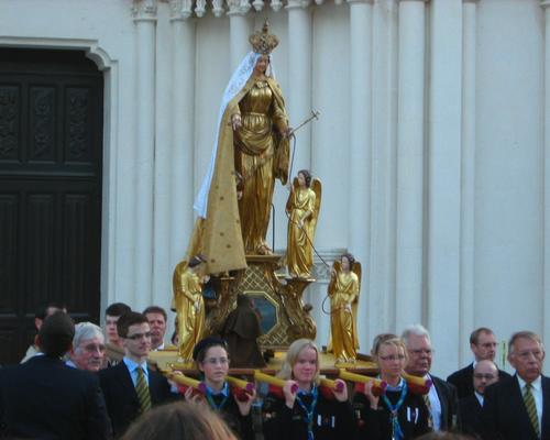 Veillée tour jeunes - devant la basilique