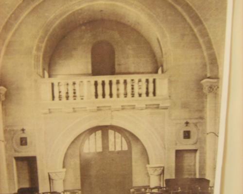 La chapelle construite entre 1928 et 1929... aujourd'hui en pleine restauration, elle conserve néanmoins les caractéristiques de l'époque.