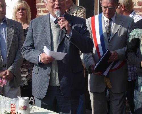 Jean Pierre Guinet, lui aussi prononce quelques mots avant de bénir le nouveau coq