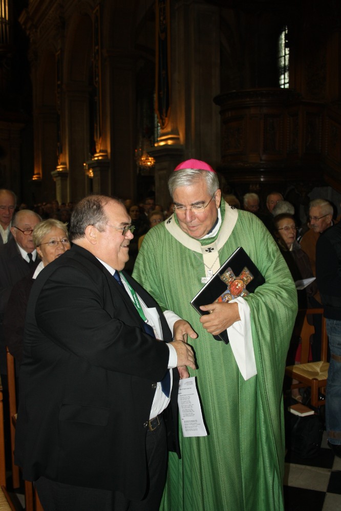 durant la messe : M. Henri Douce et Mgr Garnier