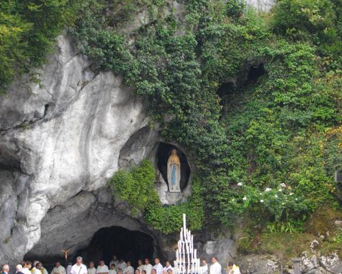 13 LA GROTTE E LOURDES