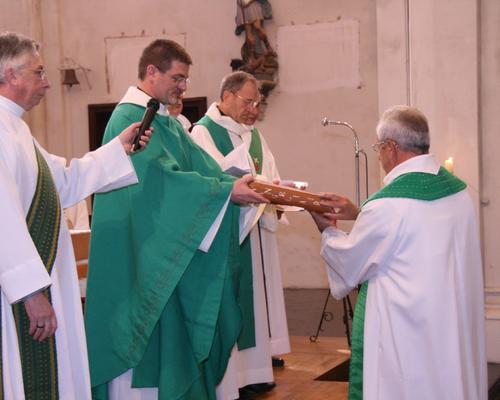 20 Remise de lEvangeliaire