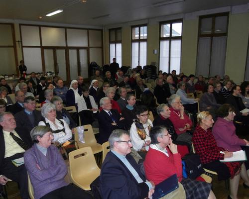 Nombreuse assemblée réunie à Saint-Jean de Douai