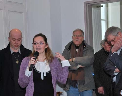 Caroline Biencourt, archiviste au diocèse de Cambrai qui a porté le projet de cette exceptionnelle et unique journée sur le couronnement de Notre Dame du Saint Cordon remercie l'ensemble des acteurs