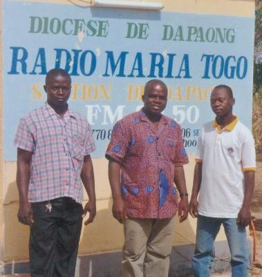 L'Abbé Gustave dirige la radio diocésaine et la rédaction du journal catholique local