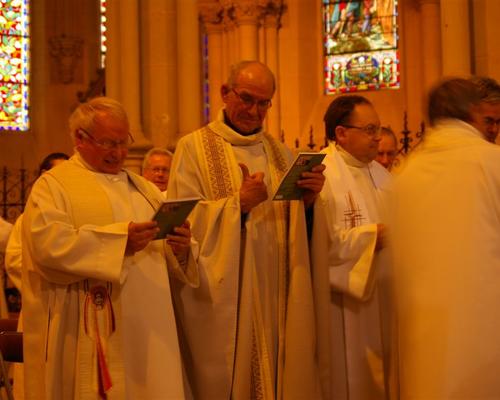 distribution des lettres aux prêtres