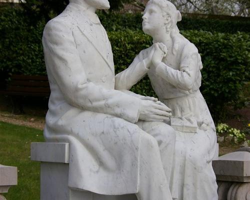statue