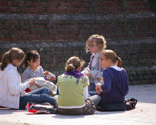 assis au soleil
