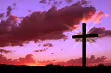© Gino Santa Maria - fotolia.com cross and sunset