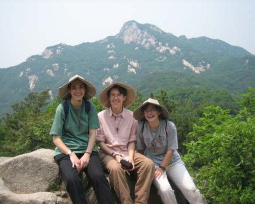 Excursion à Bukhanson, mai 2006, Ester, Monika, Laurence