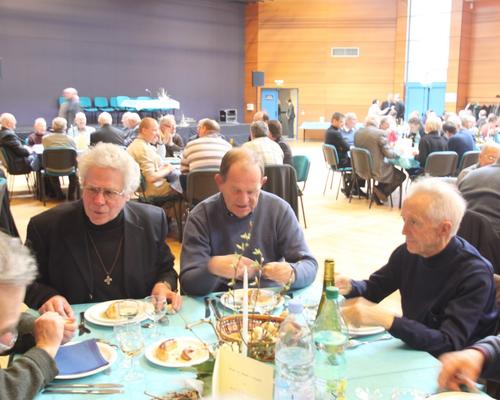Le repas à la salle des fêtes de Caudry