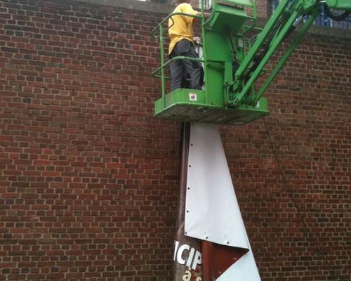 replacer dans la cour