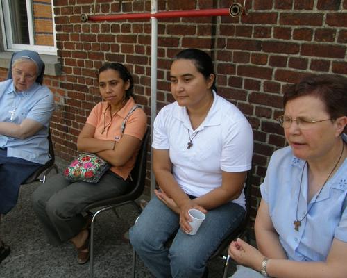 Communauté franciscaine, les oblates de Marie, d'Abscon et 2 soeurs du Honduras, Julia et Suyapa