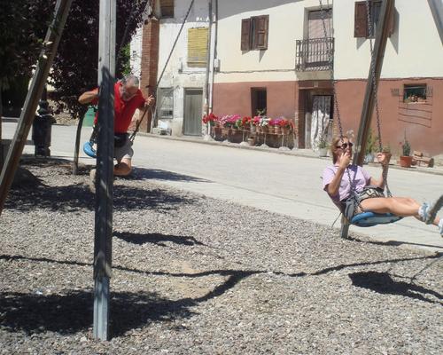 Enfants à la balançoire