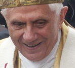 Image du pape sur le podium, prise par F. Moreau
