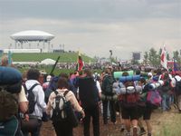 Le podium apparait au loin