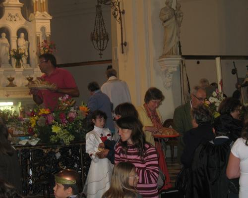 Distribution des "pains de Saint Roch"