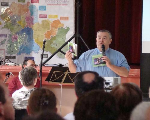 L'abbé Pascal Romefort donne des informations du service des vocations
