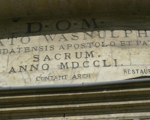 détail du fronton
