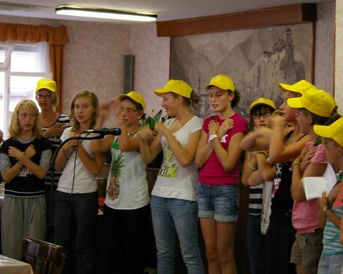 chant A  la maison familiale Lourdes 2010-1