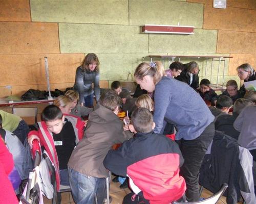 enfants et les cathechistes avec l\