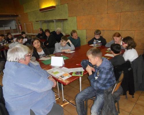 enfants et les cathechistes avec l\