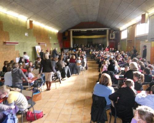 enfants et les cathechistes avec l\