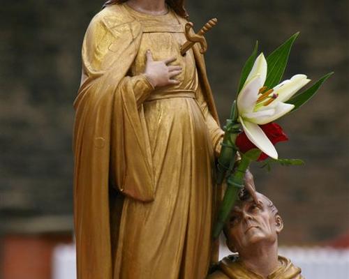 statue