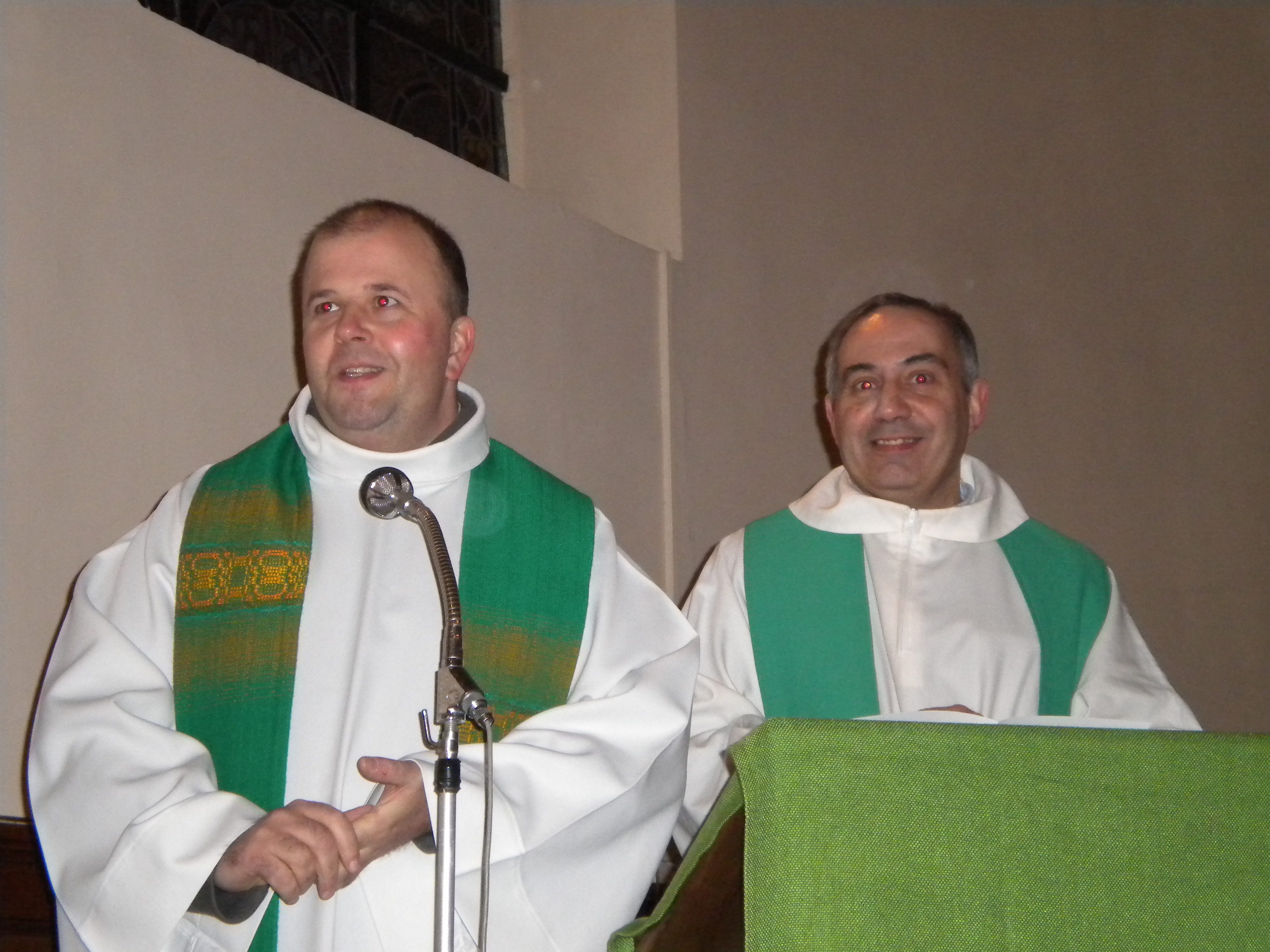 Le Père Jean-Luc GARIN (à gauche)
