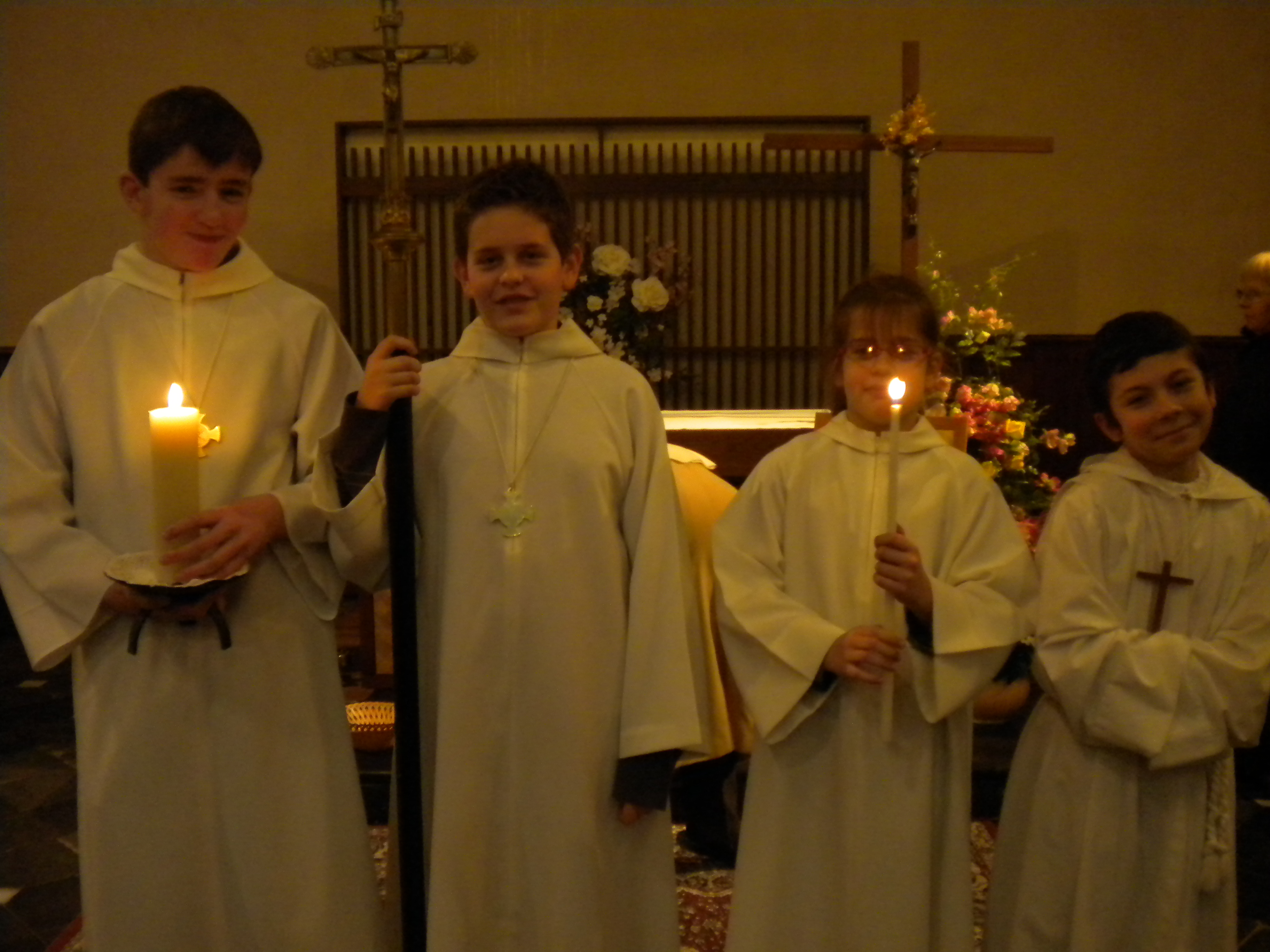 les servants d'Autel à la messe à Marcq en Ostrevant le samedi soir..