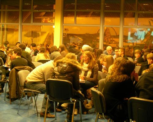 En petit groupe